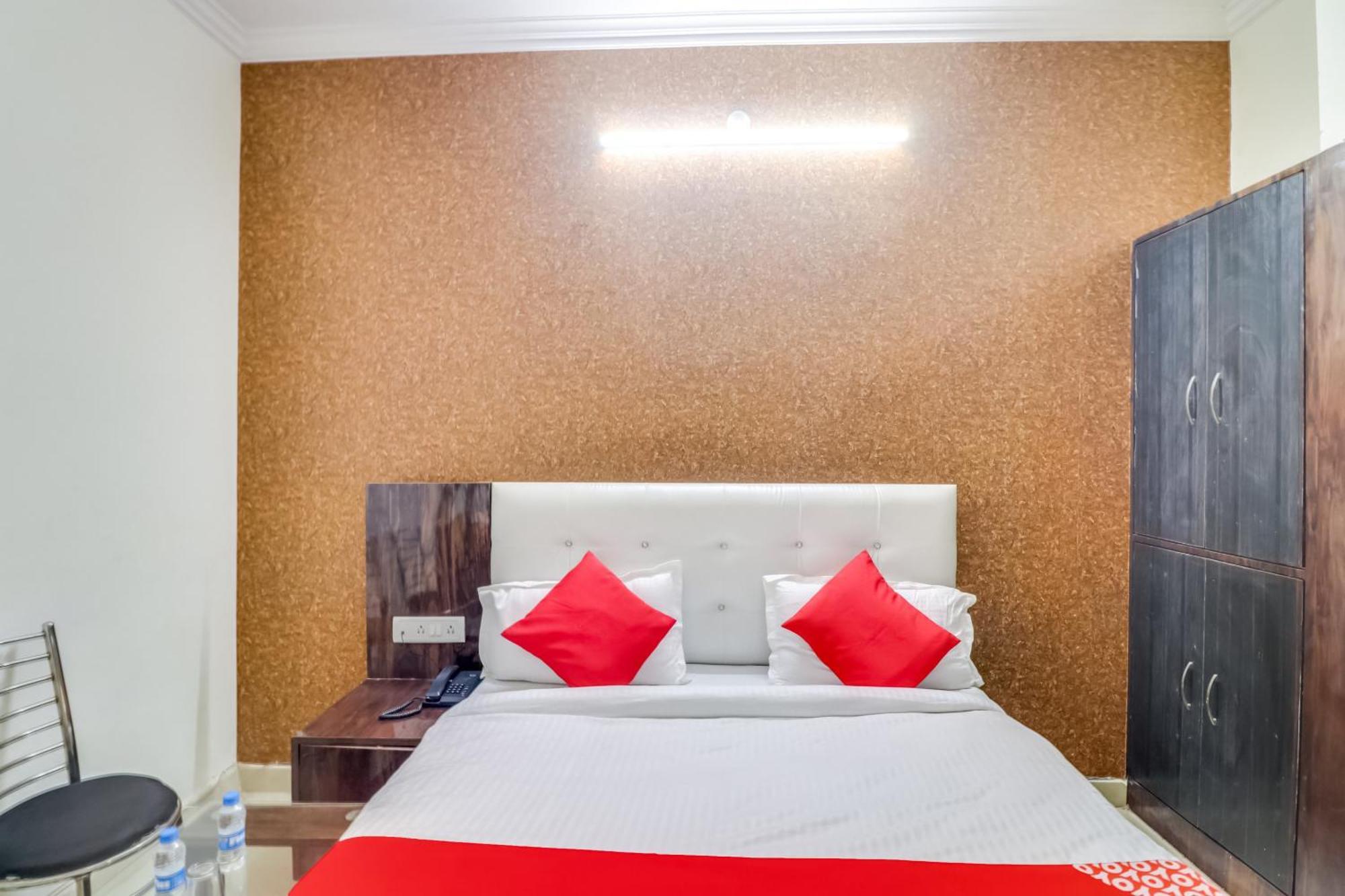 Hotel O Rodstar Chinhat Екстер'єр фото