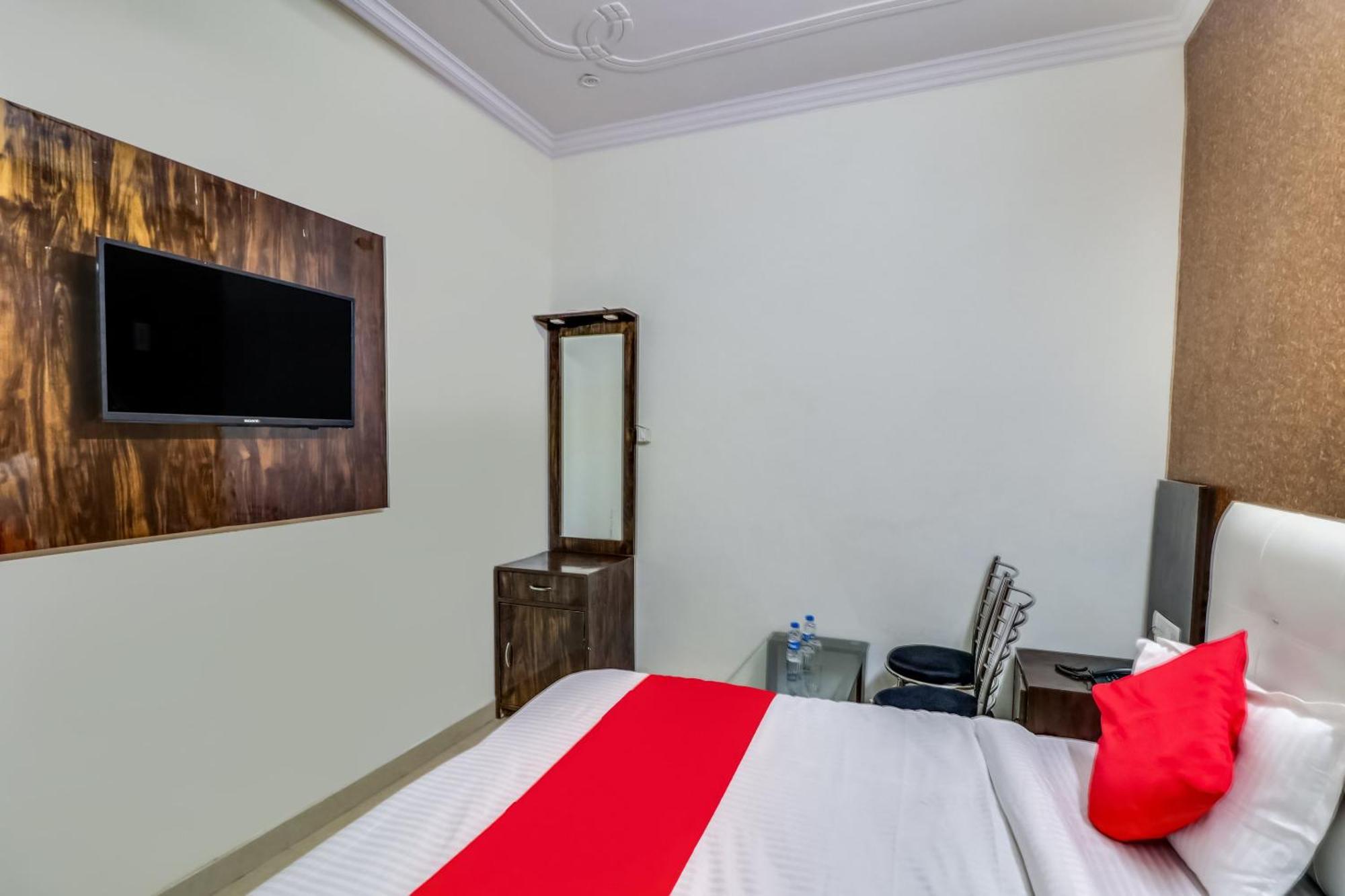 Hotel O Rodstar Chinhat Екстер'єр фото