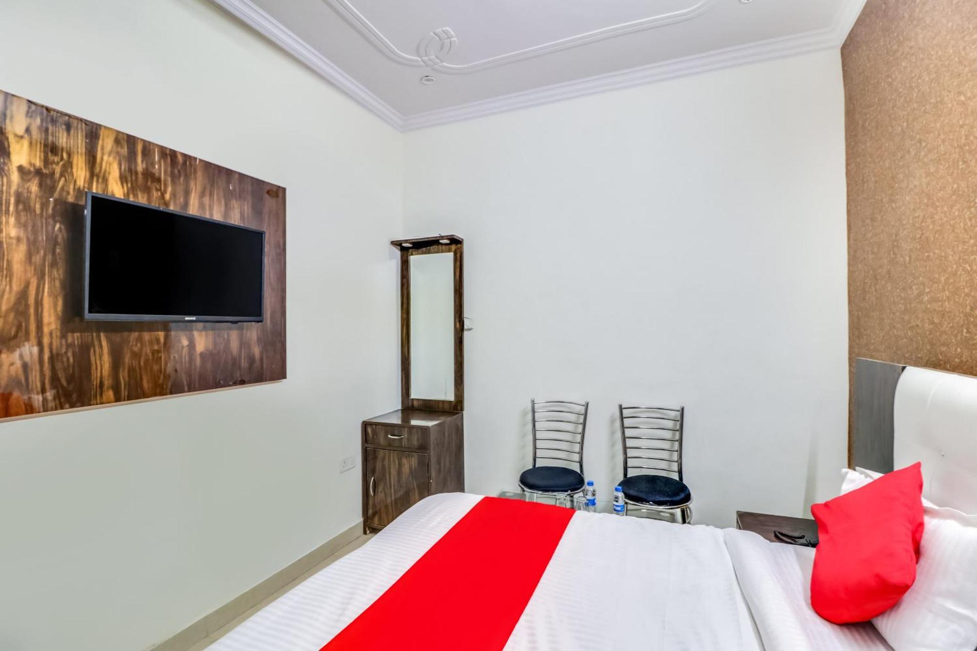 Hotel O Rodstar Chinhat Екстер'єр фото