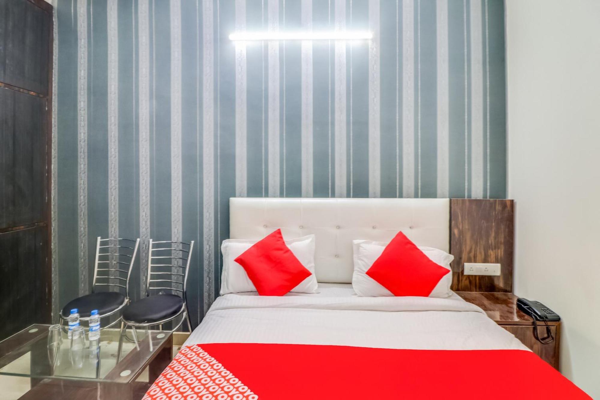Hotel O Rodstar Chinhat Екстер'єр фото
